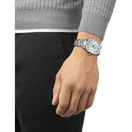 Zegarek Tissot PR100 Jungfrau na nadgarstku – elegancja na co dzień i od święta